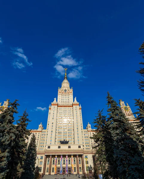 スパロウヒルズ 秋の晴れた日 にあるロモノソフ モスクワ州立大学の本館 最高位のロシア教育機関である ロシア — ストック写真