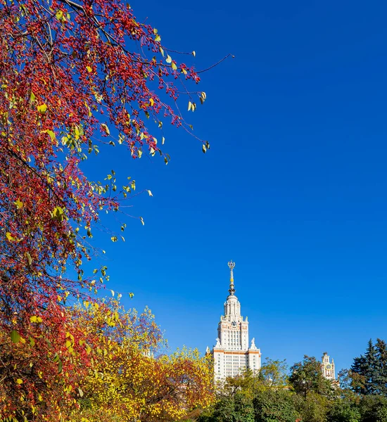 Huvudbyggnaden Lomonosov Moscow State University Sparrow Hills Höstens Soliga Dag — Stockfoto