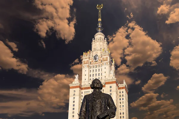 Widok Pomnika Michaiła Wasiliewicza Łomonosowa Rzeźbiarza Tomskiego Architekta Rudniewa 1953 — Zdjęcie stockowe