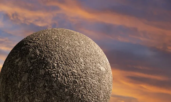 Grote Granieten Bal Achtergrond Van Lucht Met Wolken — Stockfoto