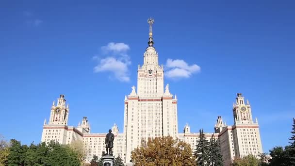 Moscow Russia August 2021 Lomonoszov Moszkvai Állami Egyetem Főépülete Sparrow — Stock videók