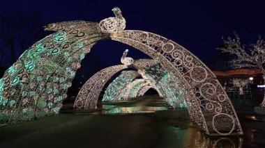 Vernadskogo Prospekt 'teki Büyük Moskova Sirki' nin yakınındaki Moskova 'da Noel (yeni yıl) dekorasyonu.