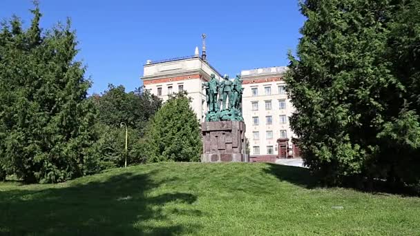 Moscow Rusia August 2021 Monument Gewijd Aan Studenten Bouwteams Buurt — Stockvideo