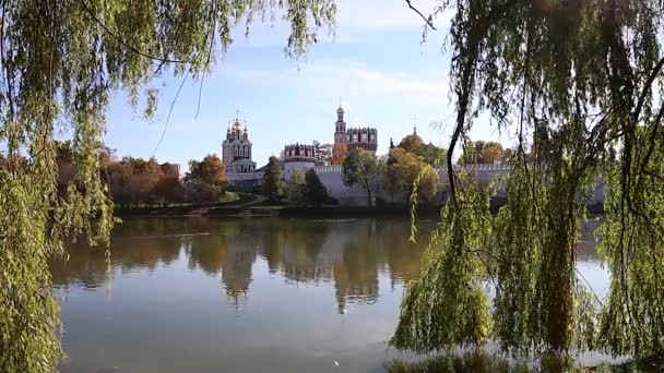 Vedere Spre Mănăstirea Novodevichy Mănăstirea Bogoroditse Smolensky Marele Iaz Novodevichy — Videoclip de stoc
