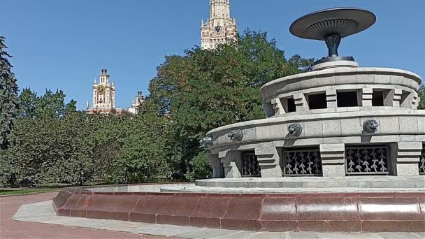 Brunnen Der Staatlichen Lomonossow Universität Moskau Msu Auf Den Sperlingshügeln — Stockvideo