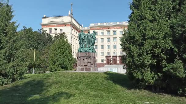 Moscow Russia Αυγουστου 2021 Μνημείο Αφιερωμένο Στις Ομάδες Κατασκευής Φοιτητών — Αρχείο Βίντεο