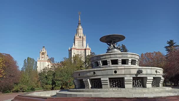 Fontänen Vid Lomonosov Moscow State University Msu Sparrow Hills Sommardag — Stockvideo