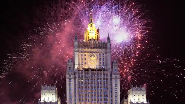 Ministerium Für Auswärtige Angelegenheiten Der Russischen Föderation Und Feuerwerk Moskau — Stockvideo