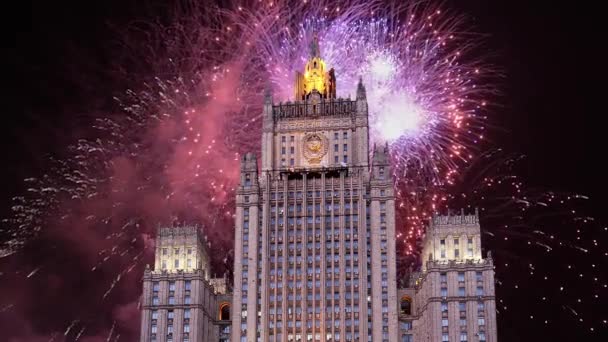 Ministerium Für Auswärtige Angelegenheiten Der Russischen Föderation Und Feuerwerk Moskau — Stockvideo