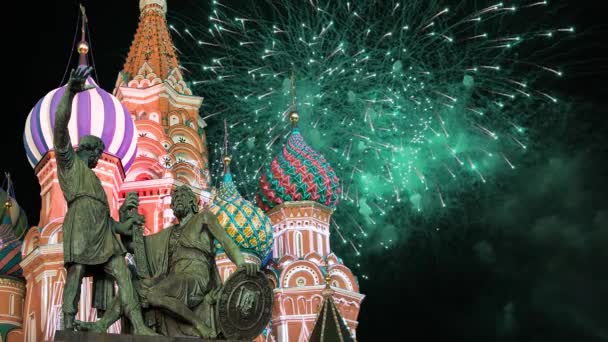 Catedral Intercesión Santísima Theotokos Foso Templo Basilio Bendito Fuegos Artificiales — Vídeo de stock