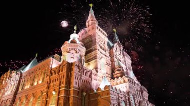 Devlet Tarih Müzesi ve havai fişek. Moscow, Rusya Federasyonu  