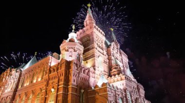 Devlet Tarih Müzesi ve havai fişek. Moscow, Rusya Federasyonu  