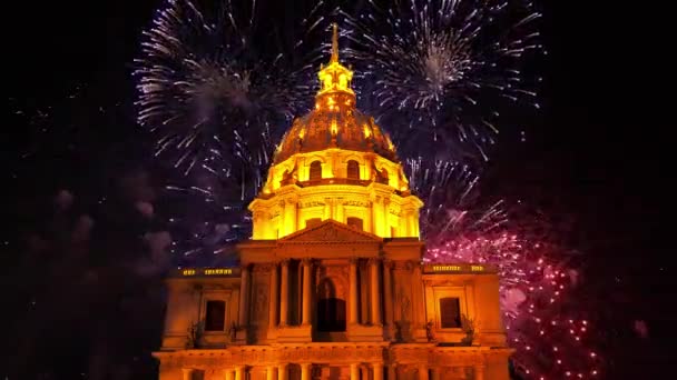 Celebratory Colorful Fireworks Les Invalides National Residence Invalids Night Paris — Αρχείο Βίντεο