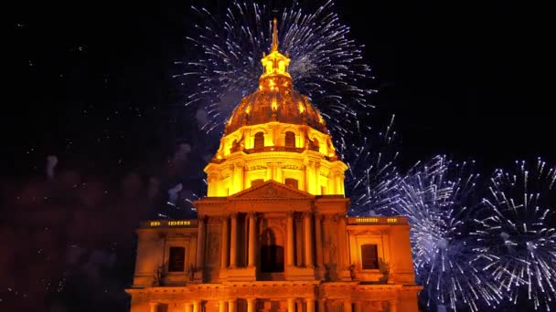 Celebratory Colorful Fireworks Les Invalides National Residence Invalids Night Paris — стоковое видео