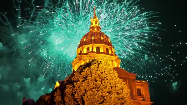 Fogos Artifício Coloridos Comemorativos Sobre Les Invalides Residência Nacional Dos — Vídeo de Stock