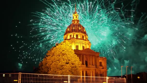 Celebratory Colorful Fireworks Les Invalides National Residence Invalids Night Paris — 图库视频影像