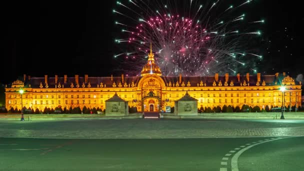 Celebratory Colorful Fireworks Les Invalides National Residence Invalids Night Paris — Αρχείο Βίντεο