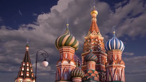 俄罗斯莫斯科红场 Moat 神圣的Basil圣殿 上最神圣的Theotokos主教座堂 在天空 的映衬下 — 图库视频影像