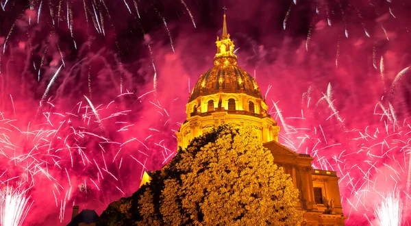 Celebratory Colorful Fireworks Les Invalides National Residence Invalids Night Paris — Foto de Stock