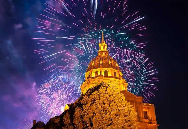 Celebratory Colorful Fireworks Les Invalides National Residence Invalids Night Paris — Foto de Stock