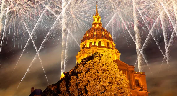 Celebratory Colorful Fireworks Les Invalides National Residence Invalids Night Paris — Foto de Stock