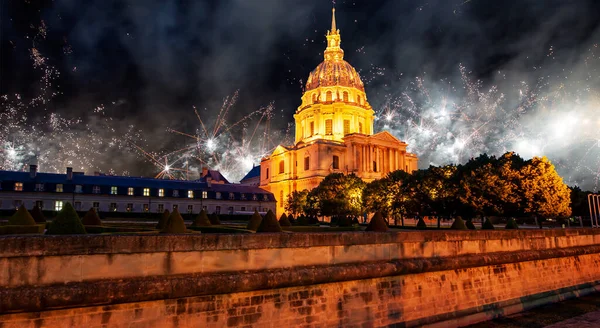 Celebratory Colorful Fireworks Les Invalides National Residence Invalids Night Paris — стоковое фото