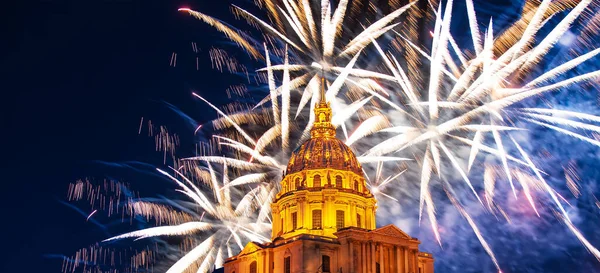 Celebratory Colorful Fireworks Les Invalides National Residence Invalids Night Paris — Φωτογραφία Αρχείου