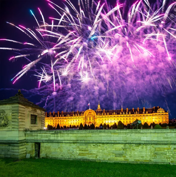 Celebratory Colorful Fireworks Les Invalides National Residence Invalids Night Paris —  Fotos de Stock