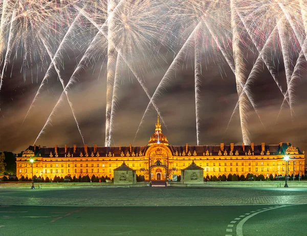 Celebratory Colorful Fireworks Les Invalides National Residence Invalids Night Paris — 图库照片