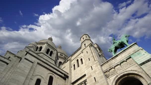 巴黎圣心大教堂 Basilica Sacred Heart Paris 俗称圣心大教堂 Sacre Coeur Basilica 位于法国巴黎的蒙马特区 — 图库视频影像