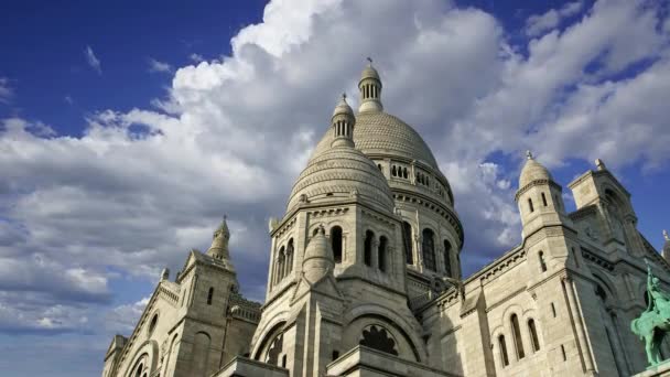 巴黎圣心大教堂 Basilica Sacred Heart Paris 俗称圣心大教堂 Sacre Coeur Basilica 位于法国巴黎的蒙马特区 — 图库视频影像