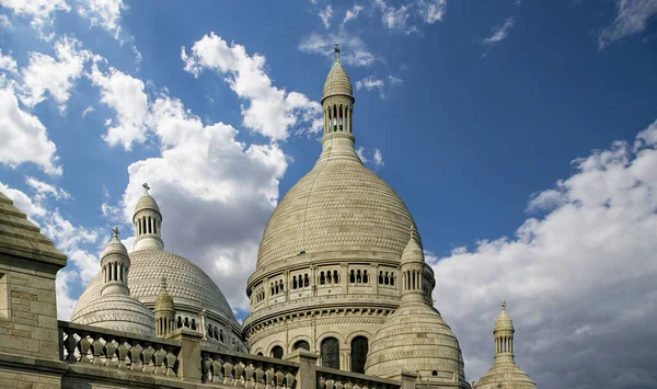 프랑스 파리의 몽마르트르 지역에 스러운 Sacre Coeur Basilica — 스톡 사진