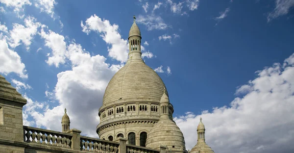 프랑스 파리의 몽마르트르 지역에 스러운 Sacre Coeur Basilica — 스톡 사진