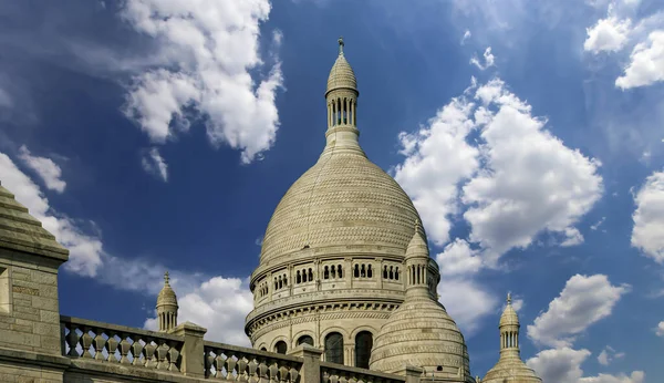 프랑스 파리의 몽마르트르 지역에 스러운 Sacre Coeur Basilica — 스톡 사진