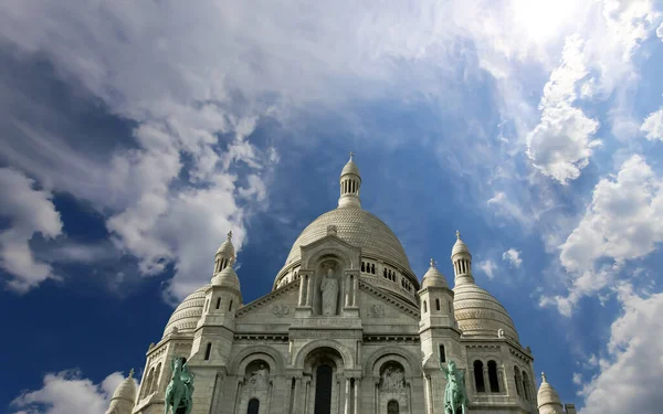 巴黎圣心大教堂 Basilica Sacred Heart Paris 俗称圣心大教堂 Sacre Coeur Basilica 位于法国巴黎蒙马特区 — 图库照片