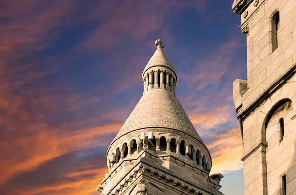 프랑스 파리의 몽마르트르 지역에 스러운 Sacre Coeur Basilica — 스톡 사진