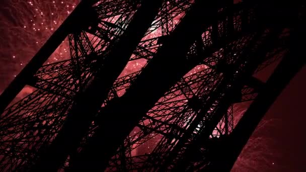 在法国巴黎的埃菲尔铁塔上燃放五彩缤纷的烟火 — 图库视频影像