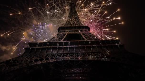 Farbenfrohes Feuerwerk Über Dem Eiffelturm Paris — Stockvideo