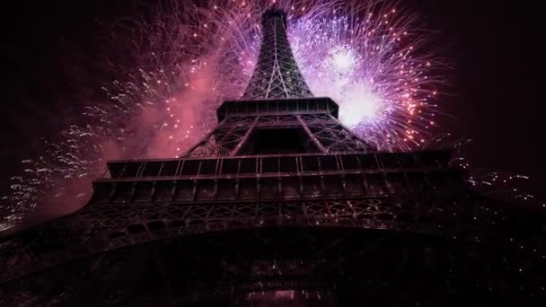 Färgglada Fyrverkerier Över Eiffeltornet Paris Frankrike — Stockvideo