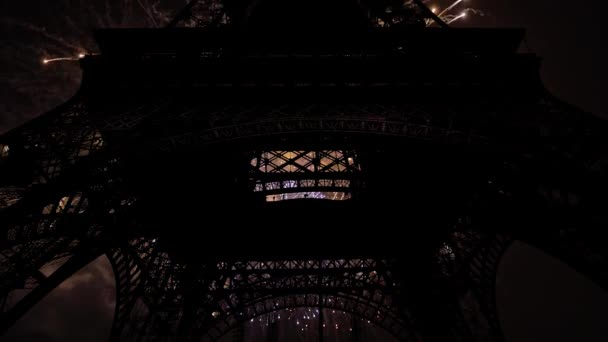 Focuri Artificii Colorate Peste Turnul Eiffel Din Paris Franța — Videoclip de stoc