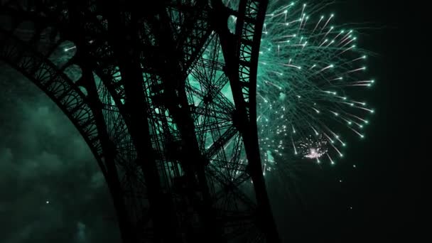 Γιορτάστε Πολύχρωμα Πυροτεχνήματα Πάνω Από Τον Πύργο Του Άιφελ Στο — Αρχείο Βίντεο