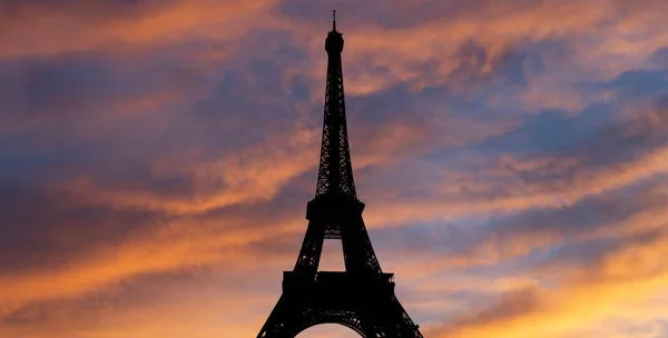 Torre Eiffel Contorno París Francia Sobre Fondo Hermoso Cielo — Foto de Stock