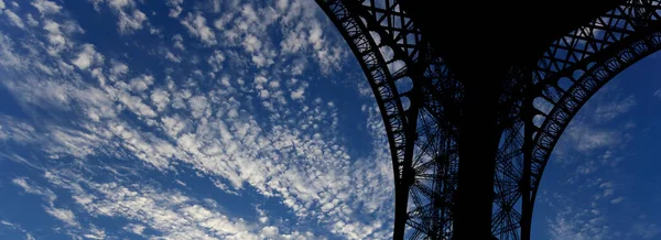 Eiffel Torni Ääriviivat Pariisissa Ranskassa Kauniin Taivaan Taustalla — kuvapankkivalokuva