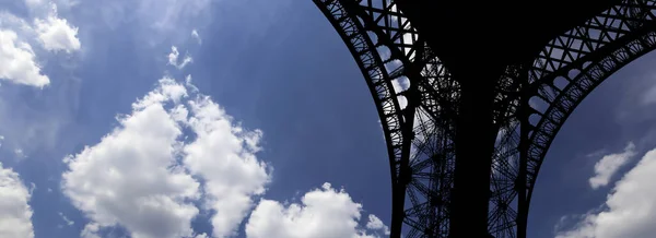 Torre Eiffel Contorno París Francia Sobre Fondo Hermoso Cielo — Foto de Stock