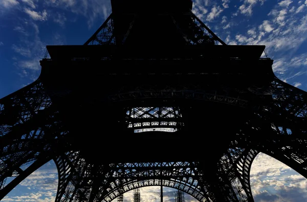 Eiffeltoren Contour Parijs Frankrijk Tegen Achtergrond Van Een Prachtige Lucht — Stockfoto