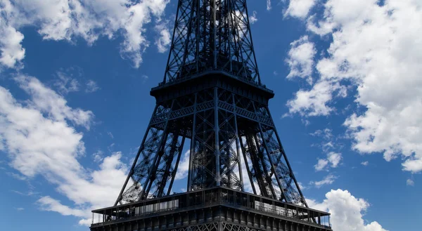 Torre Eiffel Contorno Parigi Francia Sullo Sfondo Bellissimo Cielo — Foto Stock