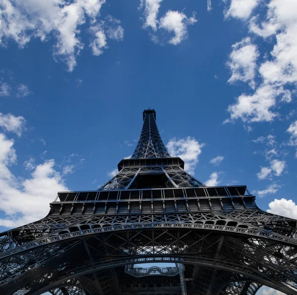Torre Eiffel Contorno Parigi Francia Sullo Sfondo Bellissimo Cielo — Foto Stock
