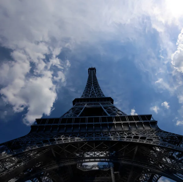 Torre Eiffel Contorno París Francia Sobre Fondo Hermoso Cielo — Foto de Stock