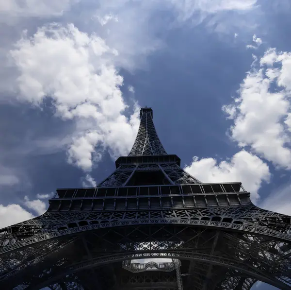 Torre Eiffel Contorno París Francia Sobre Fondo Hermoso Cielo — Foto de Stock