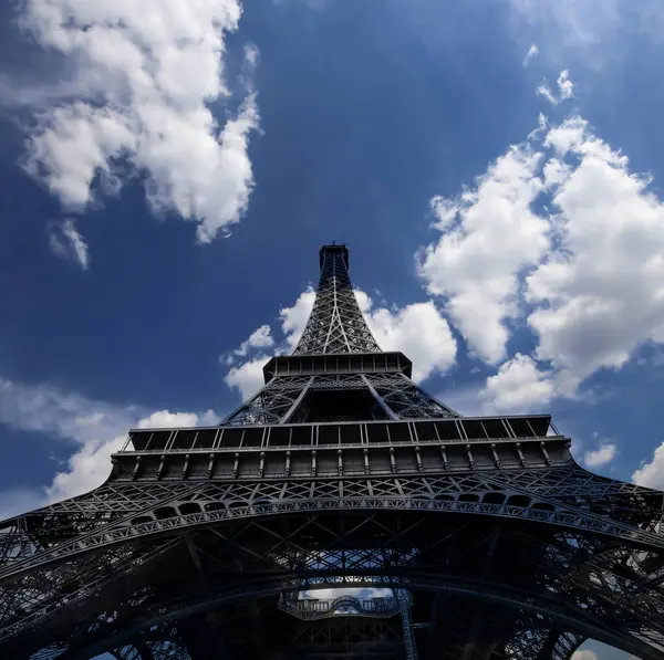 Torre Eiffel Contorno París Francia Sobre Fondo Hermoso Cielo — Foto de Stock